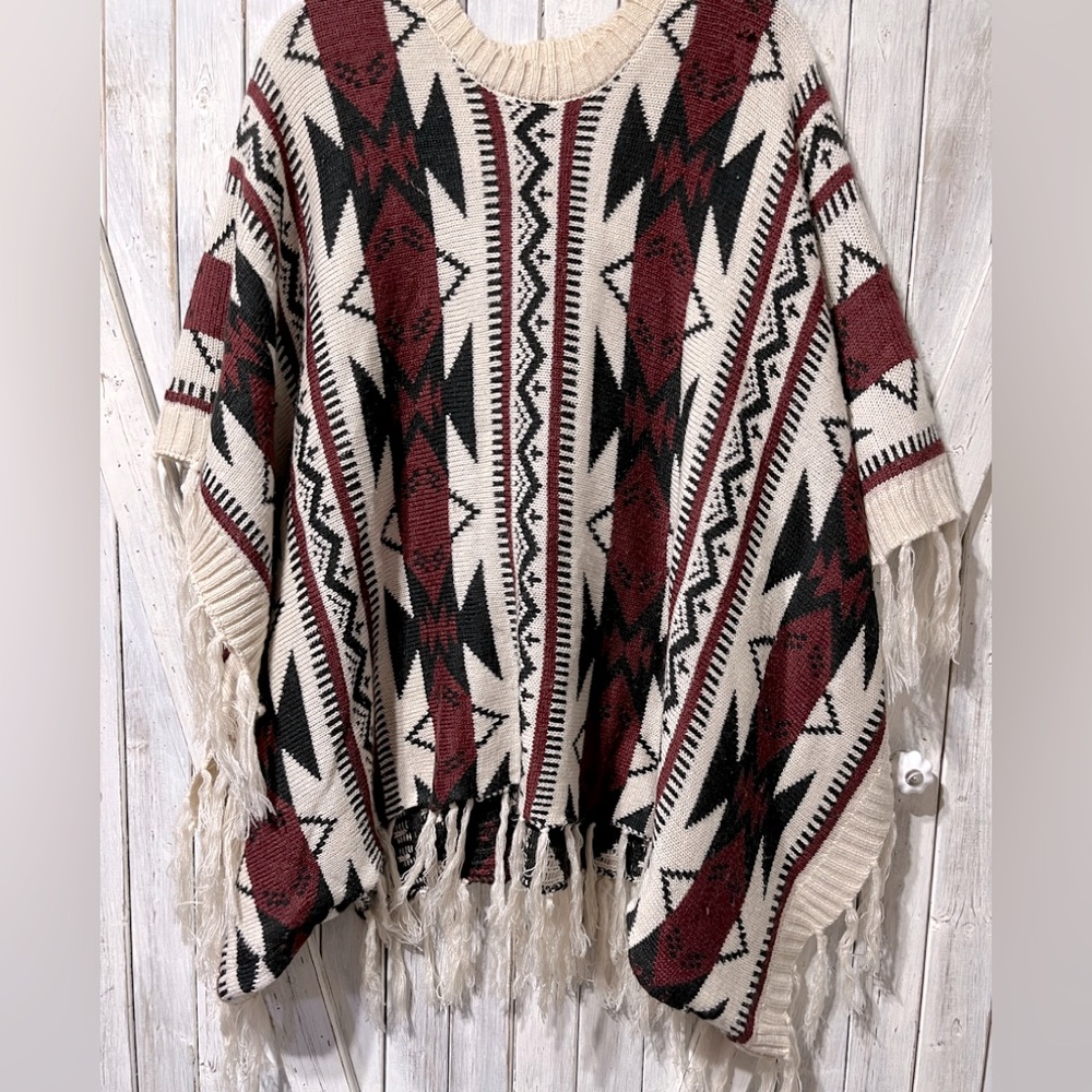 OSFA Altar’d State Poncho **Beautiful!!Very Warm 🌹☀️☀️☀️🌹